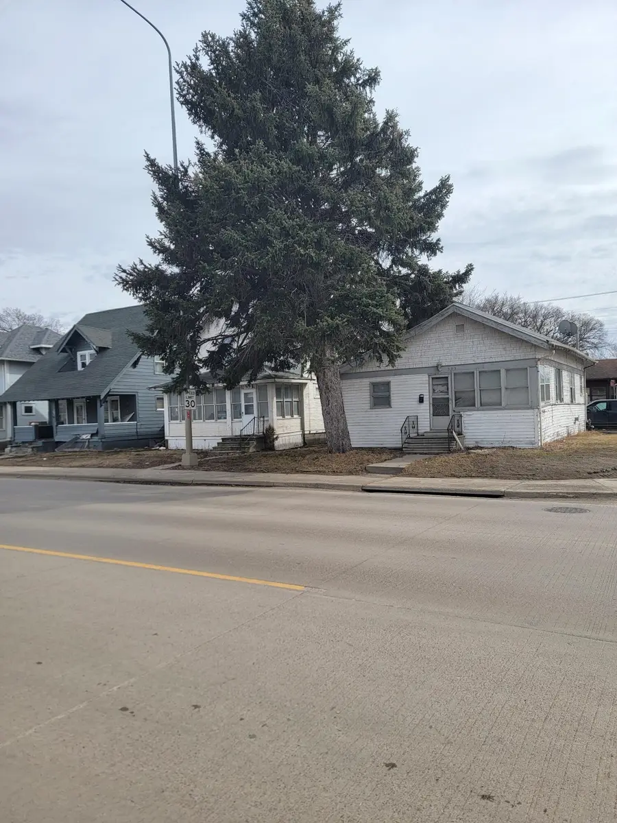 317 SW 6th Avenue, Aberdeen, SD 57401 - #2