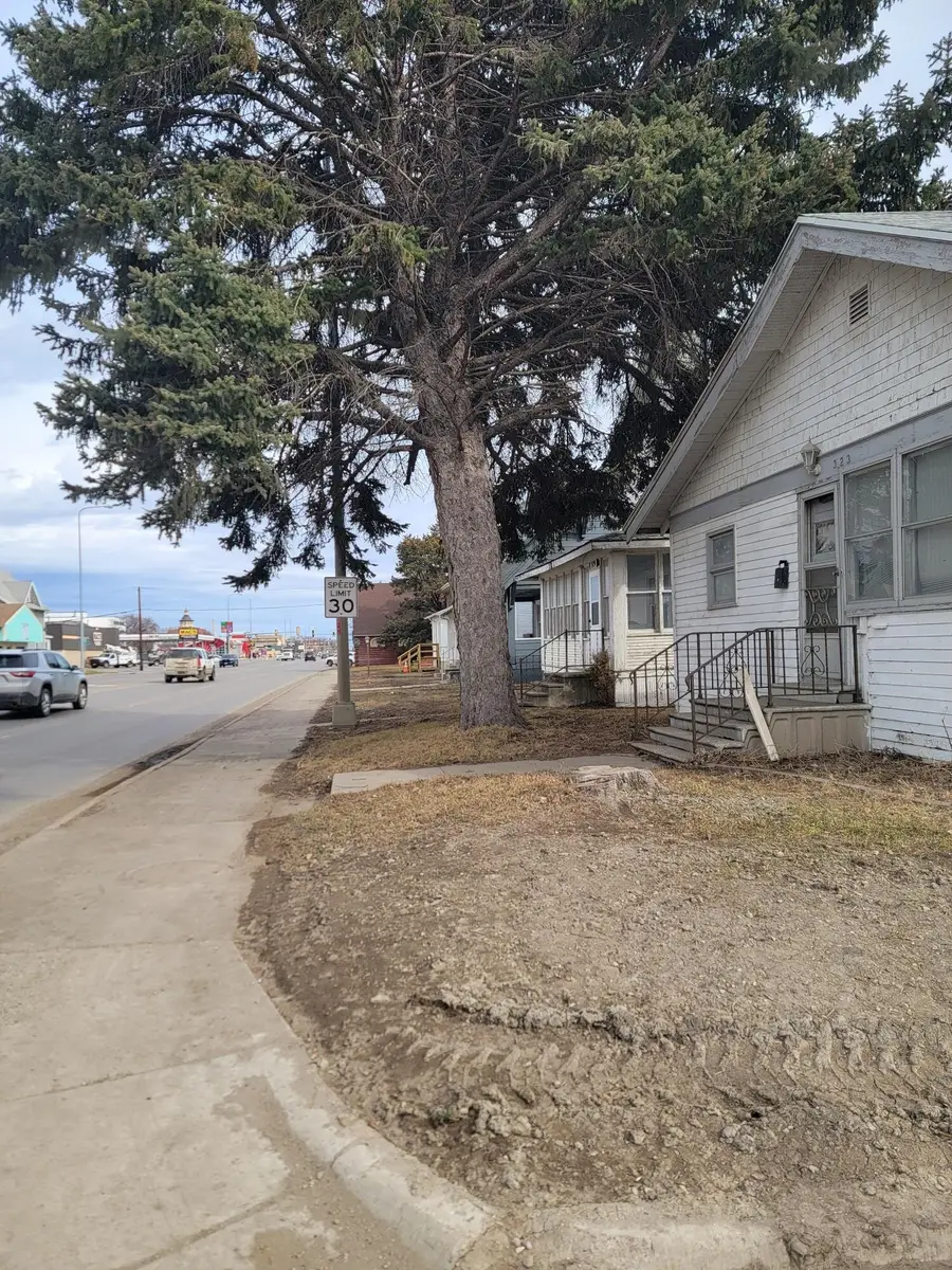 317 SW 6th Avenue, Aberdeen, SD 57401 - #3