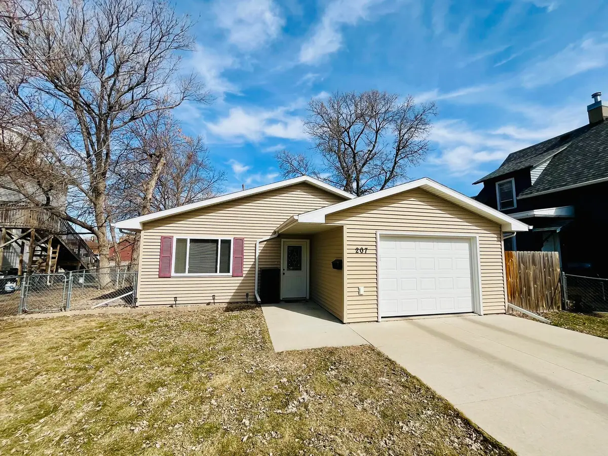207 SE 7th Avenue, Aberdeen, SD 57401 - #1