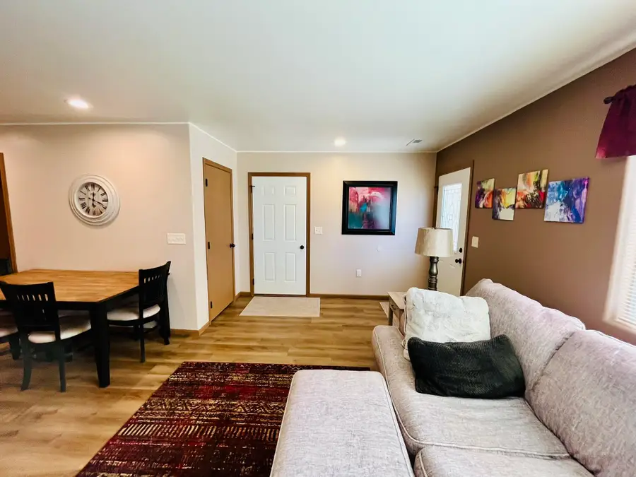 207 SE 7th Avenue, Aberdeen, SD 57401 - #3