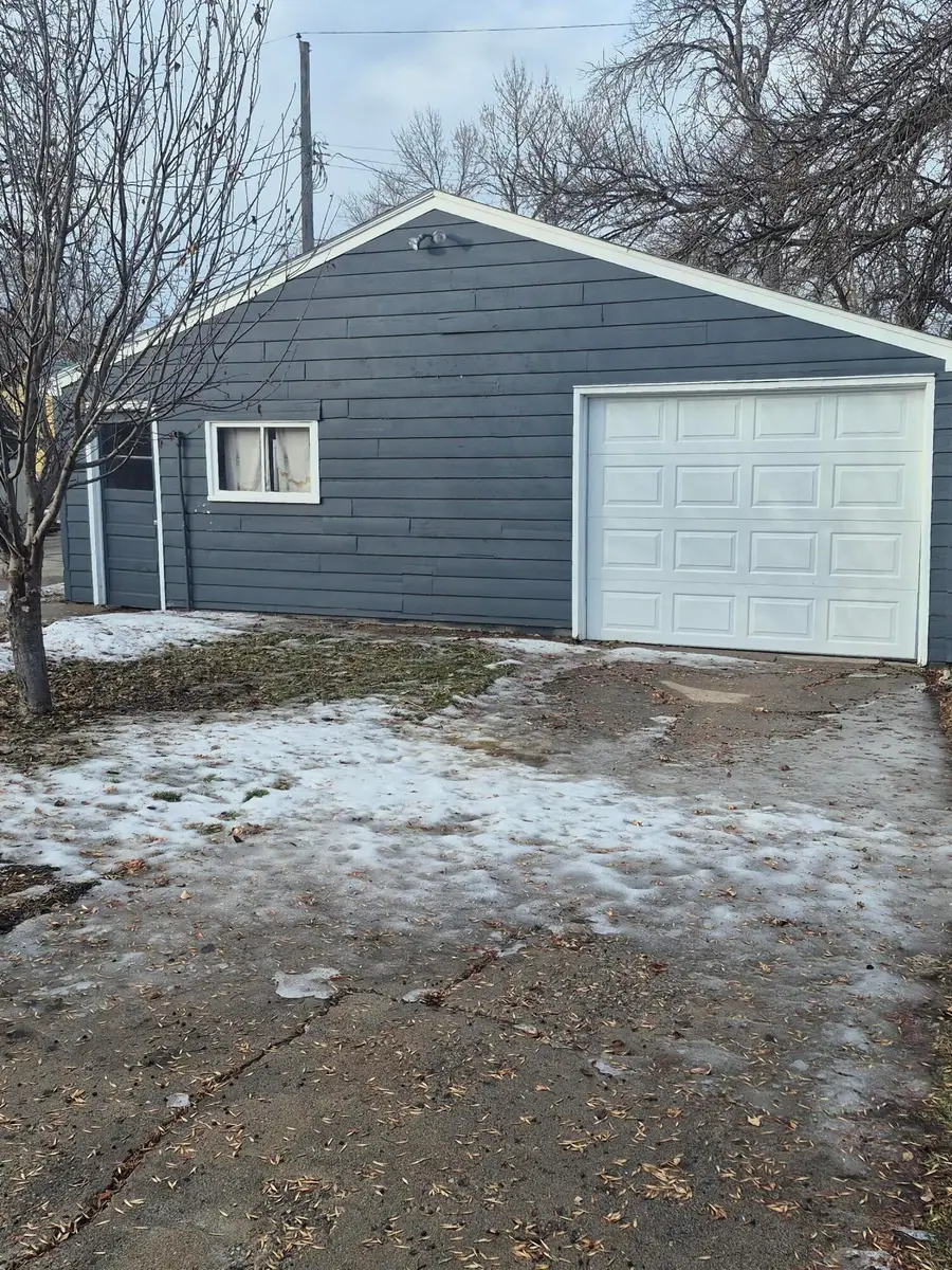 213 N Penn Street, Aberdeen, SD 57401 - #3