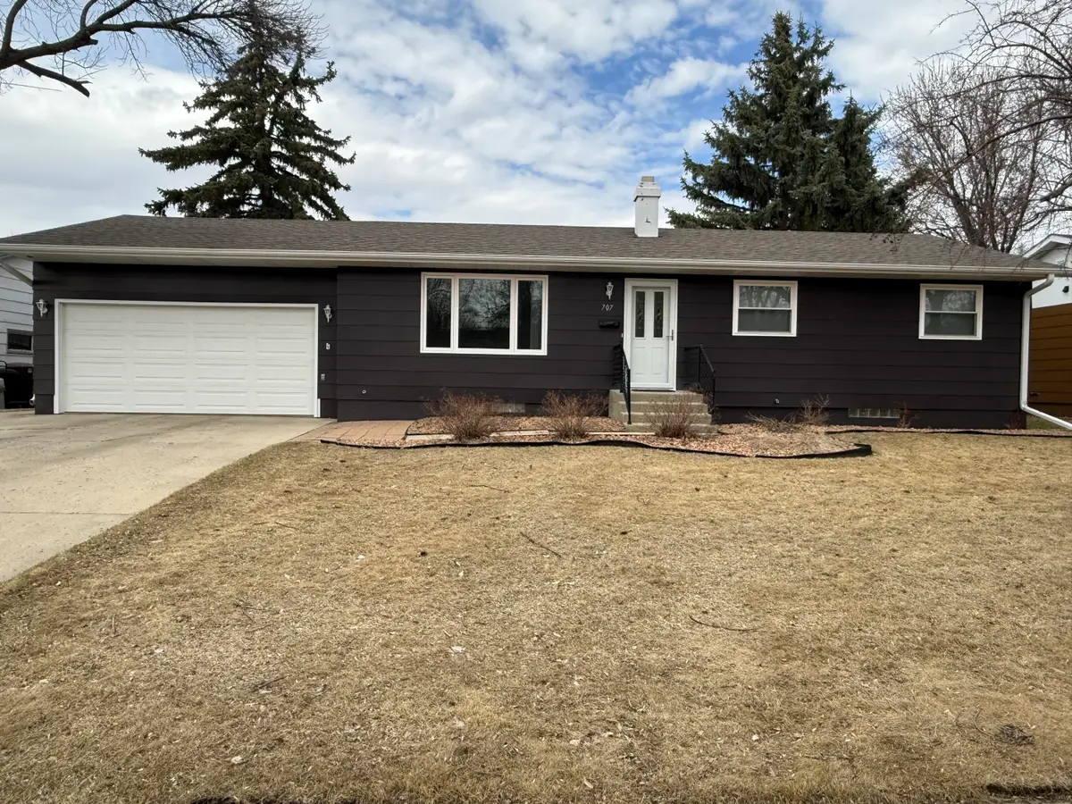707 NE 17th Avenue, Aberdeen, SD 57401 - #1