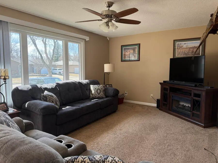 707 NE 17th Avenue, Aberdeen, SD 57401 - #2