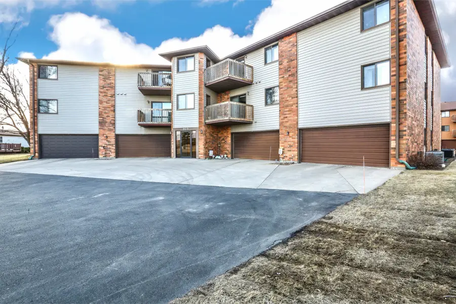 929 Circle Drive, Aberdeen, SD 57401 - #2