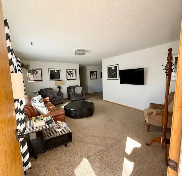 1516 N Dakota Street, Aberdeen, SD 57401 - #2