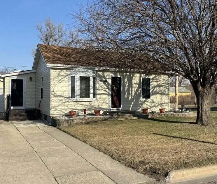 809 S 15th Street, Aberdeen, SD 57401 - #1