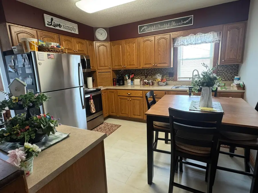 809 S 15th Street, Aberdeen, SD 57401 - #3