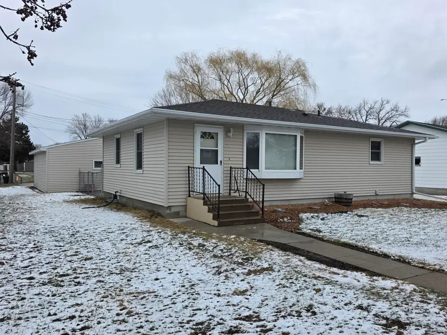 7 S Greenwood Street, Aberdeen, SD 57401 - #2
