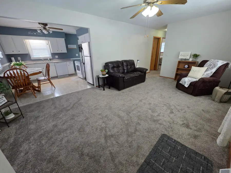 7 S Greenwood Street, Aberdeen, SD 57401 - #3