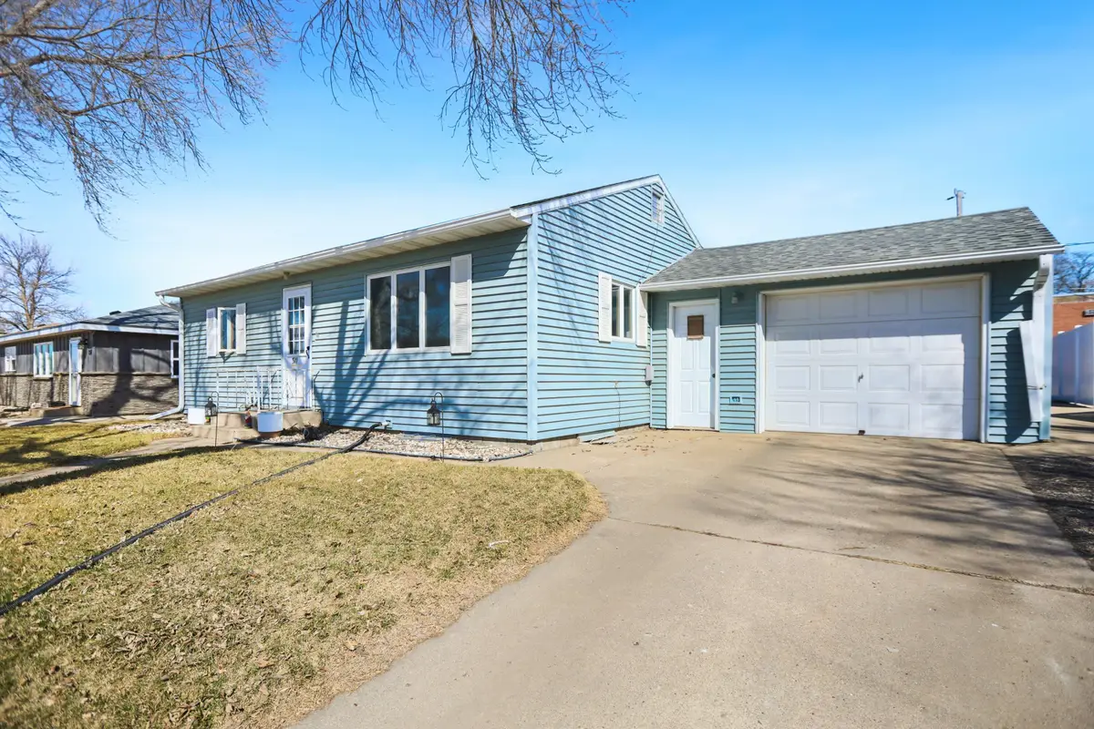 311 S Vivian Street, Aberdeen, SD 57401 - #1