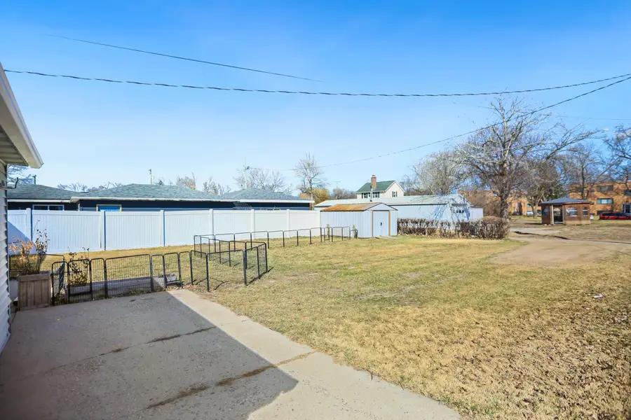 311 S Vivian Street, Aberdeen, SD 57401 - #2