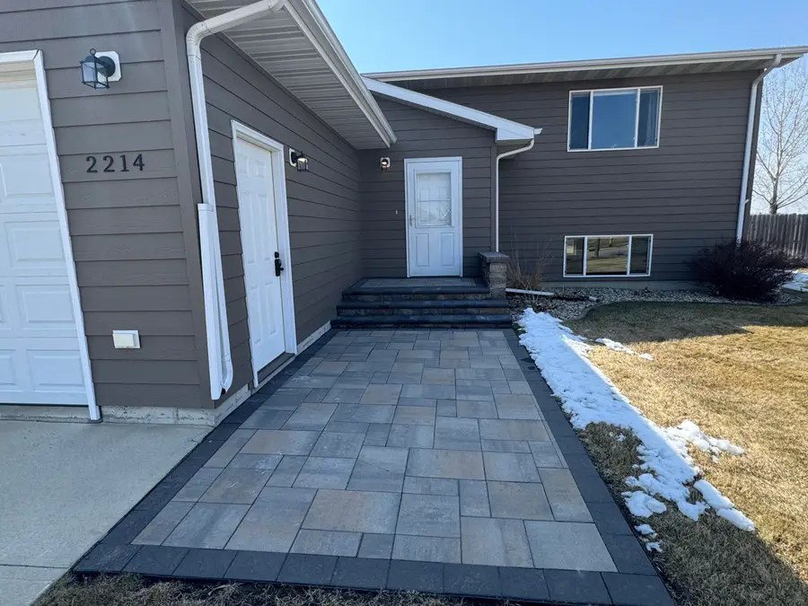 2214 S Lawson Street, Aberdeen, SD 57401 - #2