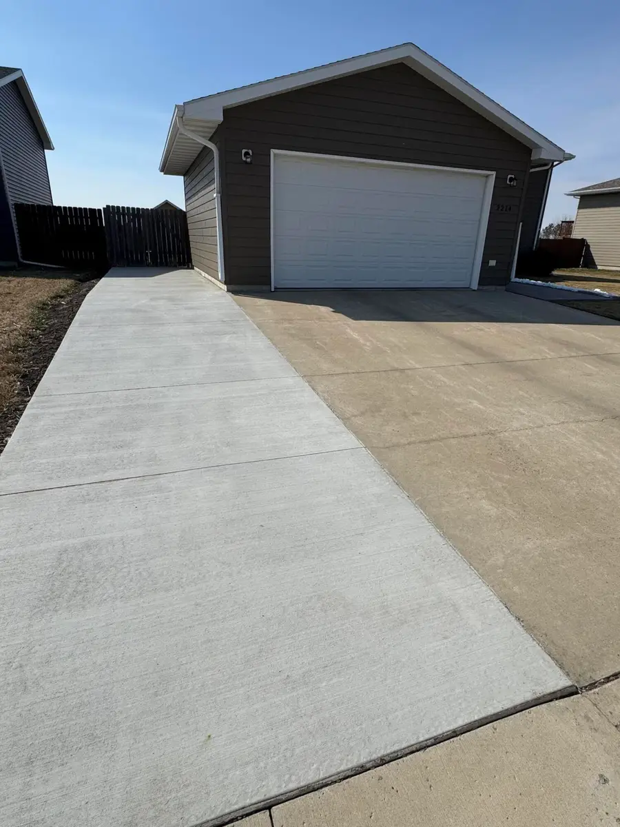 2214 S Lawson Street, Aberdeen, SD 57401 - #3