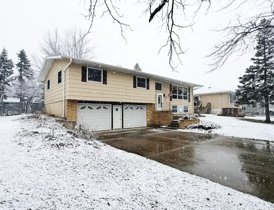 816 NE 18th Avenue, Aberdeen, SD 57401 - #2