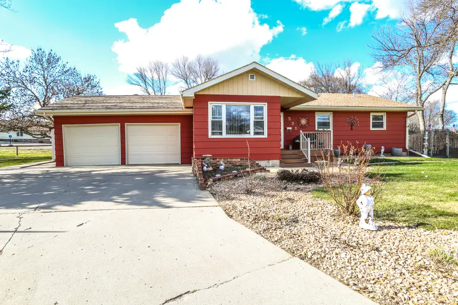 531 N Weber Street, Aberdeen, SD 57401 - #2