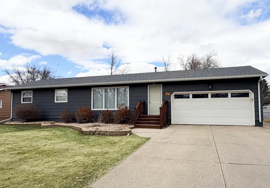 621 NE 17th Avenue, Aberdeen, SD 57401 - #2
