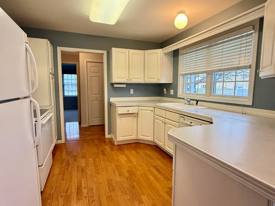 1307 N Dakota Street, Aberdeen, SD 57401 - #3