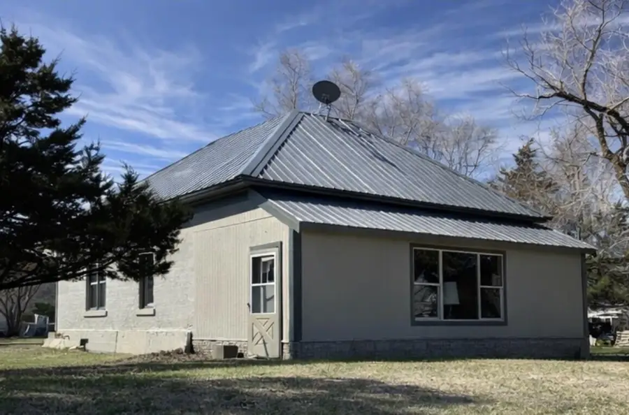 207 Whitten Avenue, Cresbard, SD 57435 - #2