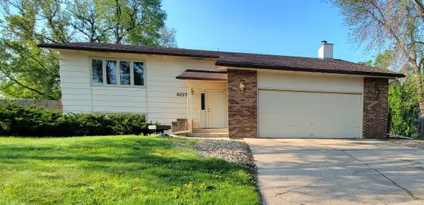 807 Taylor Drive, Aberdeen, SD 57401