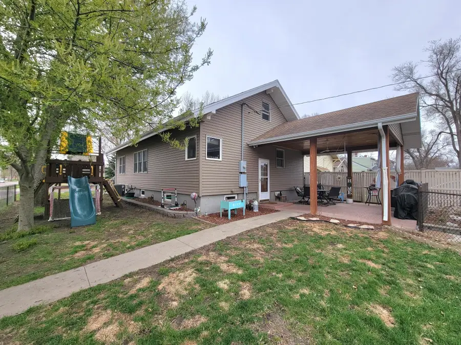 1302 S 2nd Street, Aberdeen, SD 57401 - #3