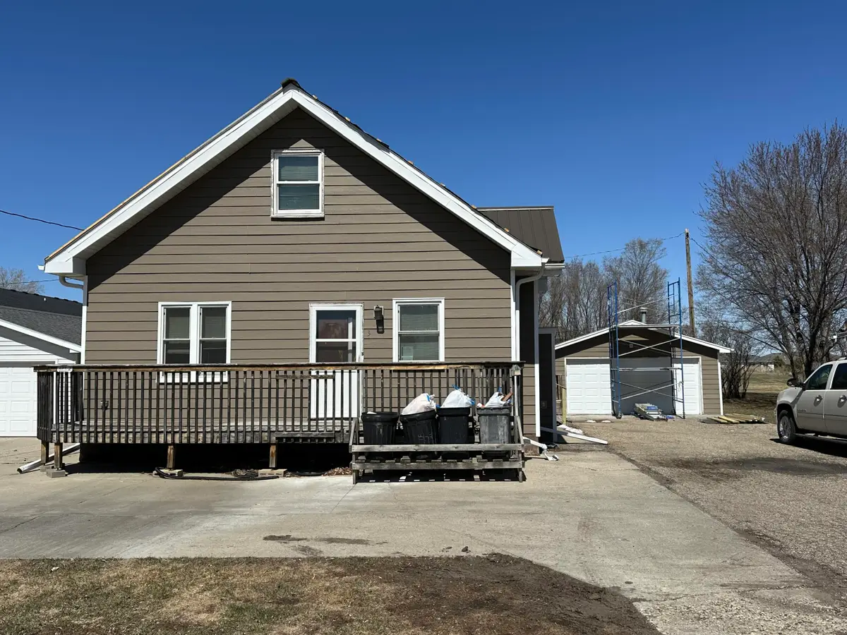 1407 NE 8th Avenue, Aberdeen, SD 57401 - #1