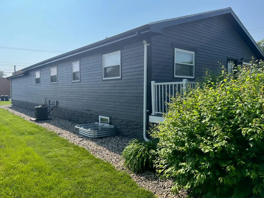 902 N Penn Street, Aberdeen, SD 57401 - #3