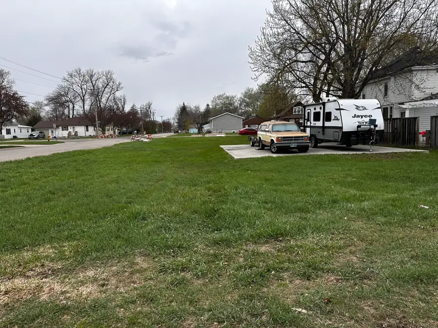 635 S Mccoy Street, Aberdeen, SD 57401 - #3