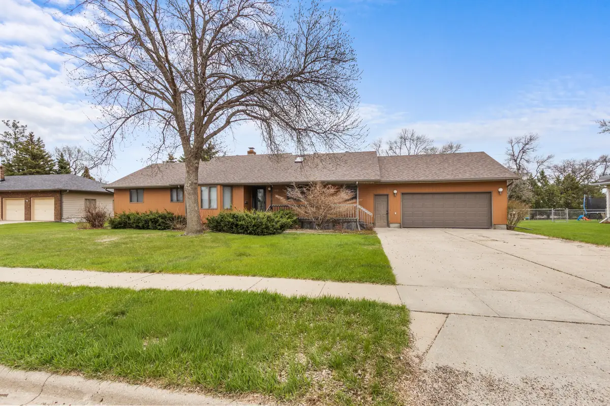 1402 N Arch Street, Aberdeen, SD 57401 - #1