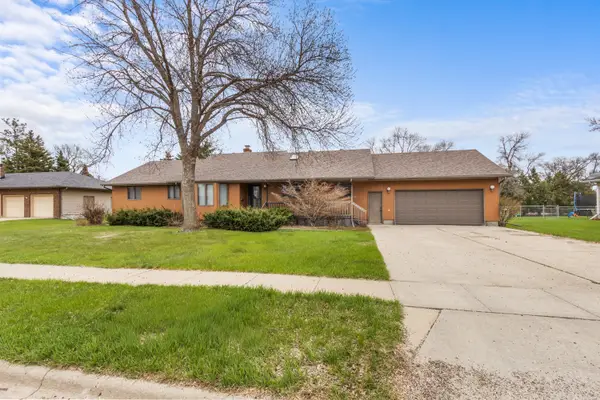 1402 N Arch Street, Aberdeen, SD 57401