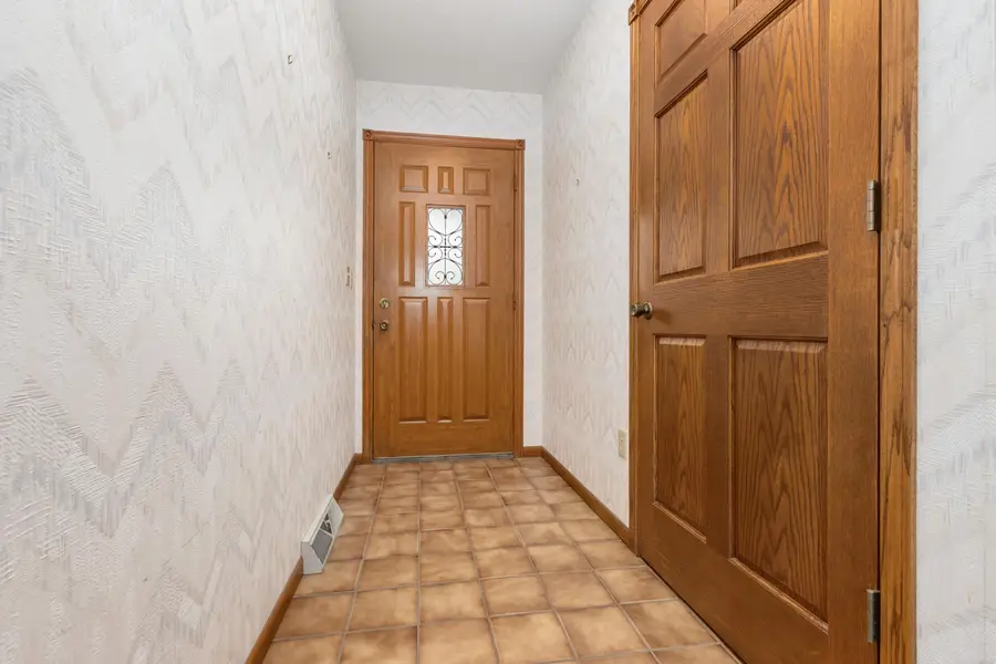 1402 N Arch Street, Aberdeen, SD 57401 - #2