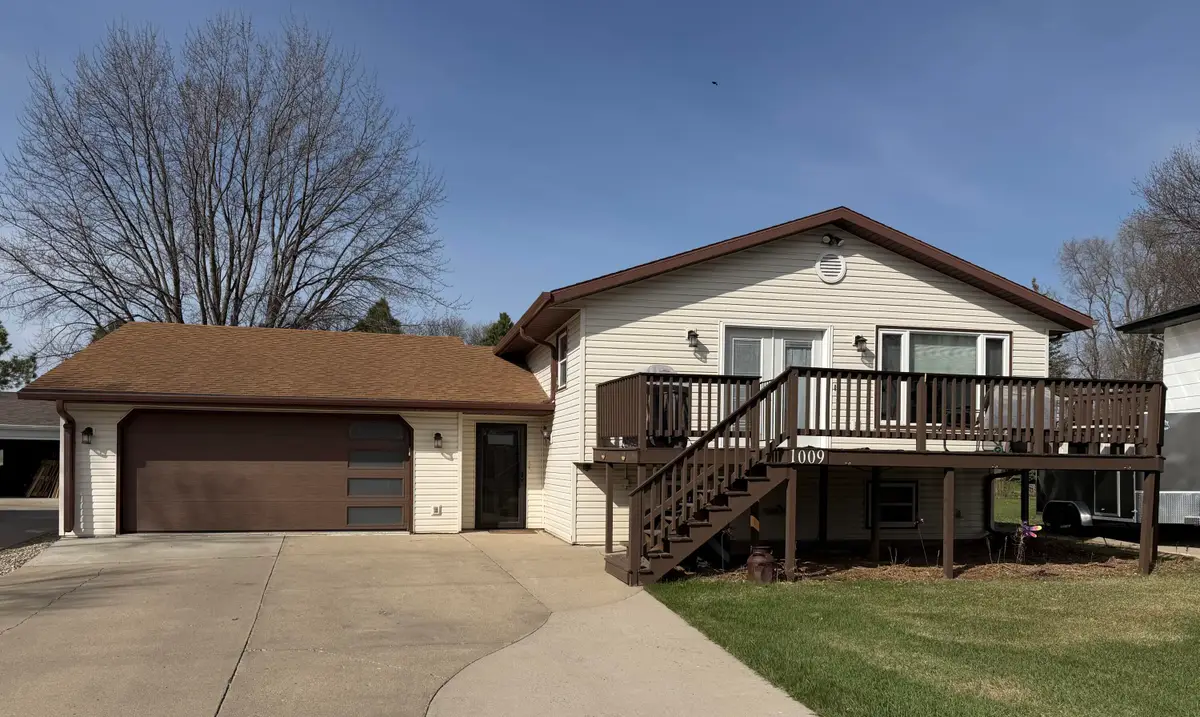 1009 Willow Drive, Aberdeen, SD 57401 - #1