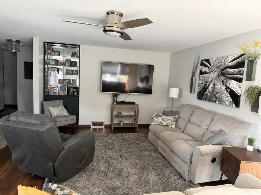 1009 Willow Drive, Aberdeen, SD 57401 - #2