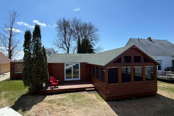 272 E Lakeshore Drive, Waubay, SD 57273