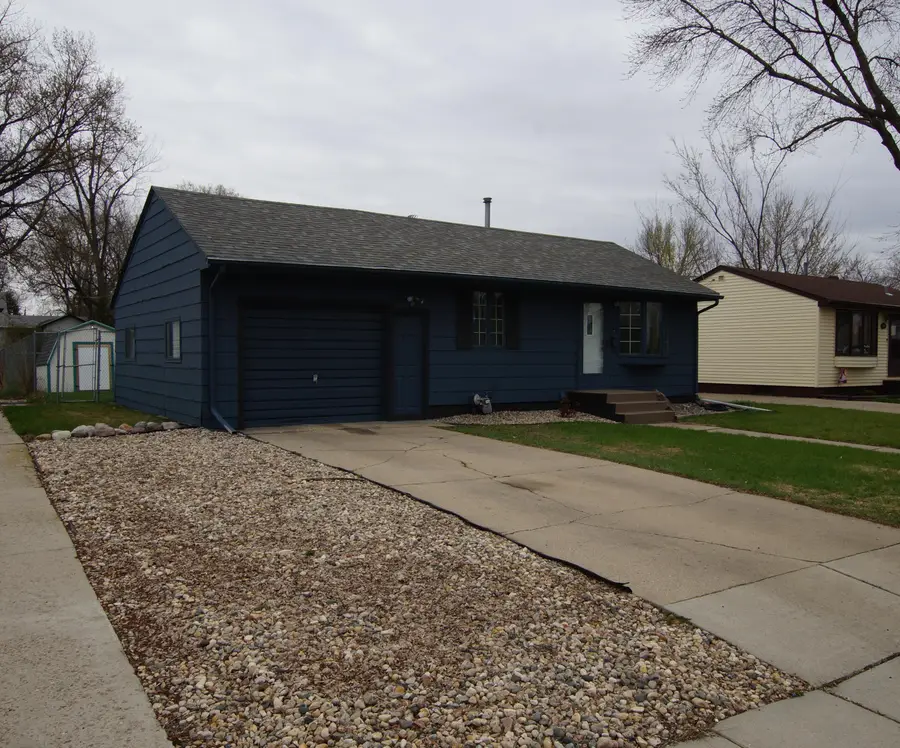 911 S Aldrich Street, Aberdeen, SD 57401 - #3