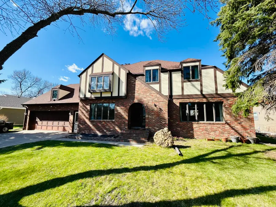 407 NE 17th Avenue, Aberdeen, SD 57401 - #2