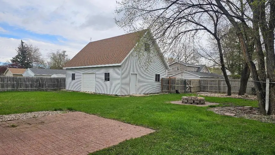 817 S 10th Street, Aberdeen, SD 57401 - #3