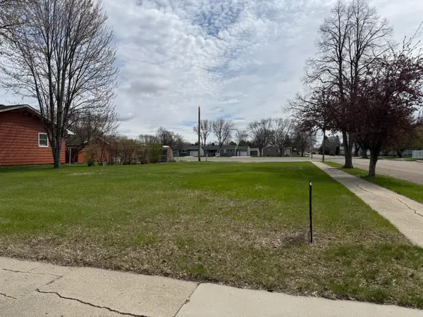 620 15th Avenue, Aberdeen, SD 57401