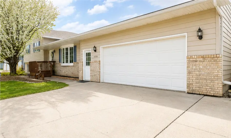 1234 Pinewood Lane, Aberdeen, SD 57401 - #2