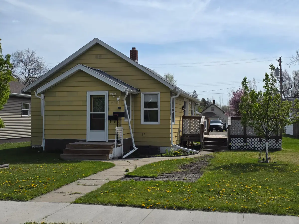 418 N Lloyd Street, Aberdeen, SD 57401 - #1