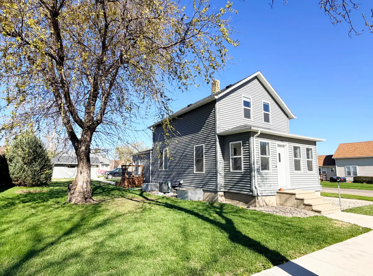 123 N Lloyd Street, Aberdeen, SD 57401 - #1
