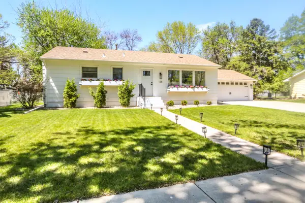 128 Elizabeth Drive, Aberdeen, SD 57401