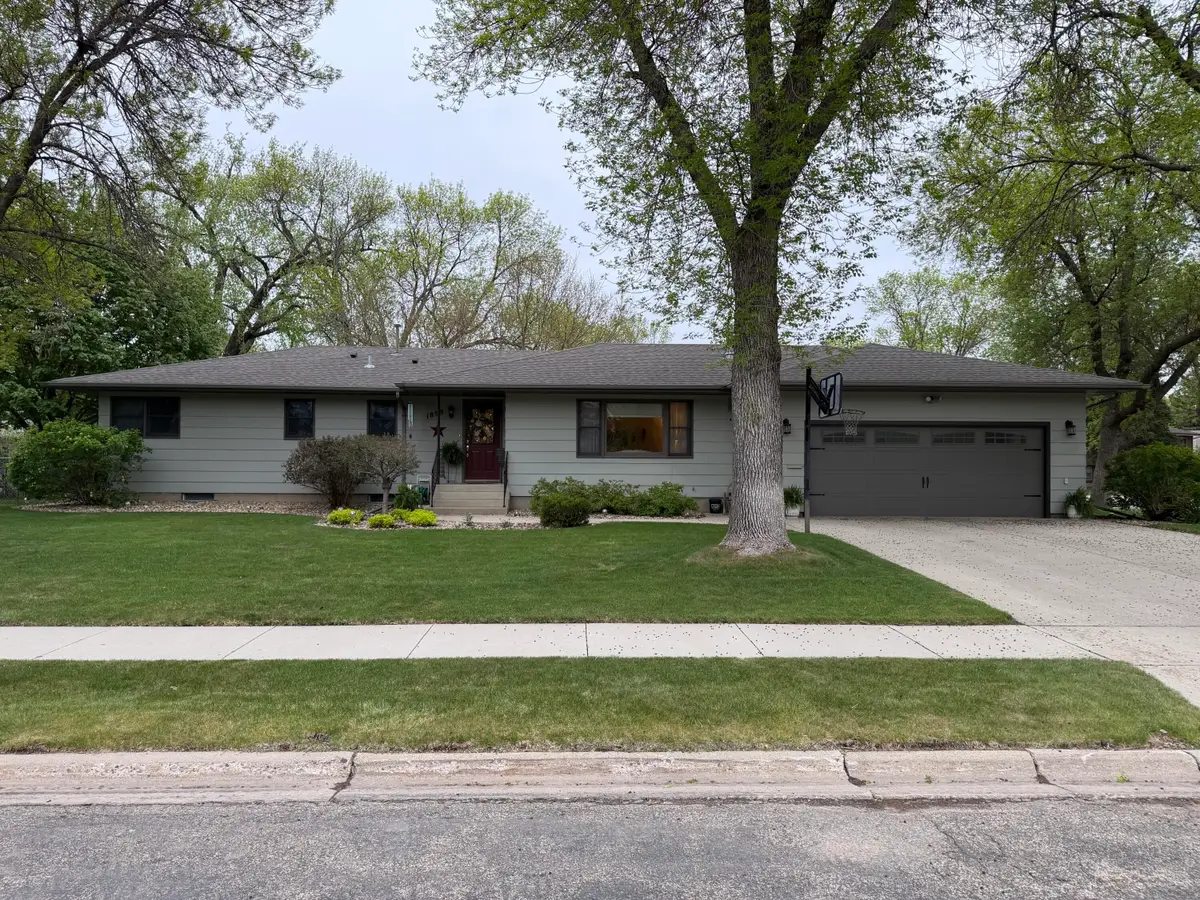 1899 Eisenhower Circle, Aberdeen, SD 57401 - #1