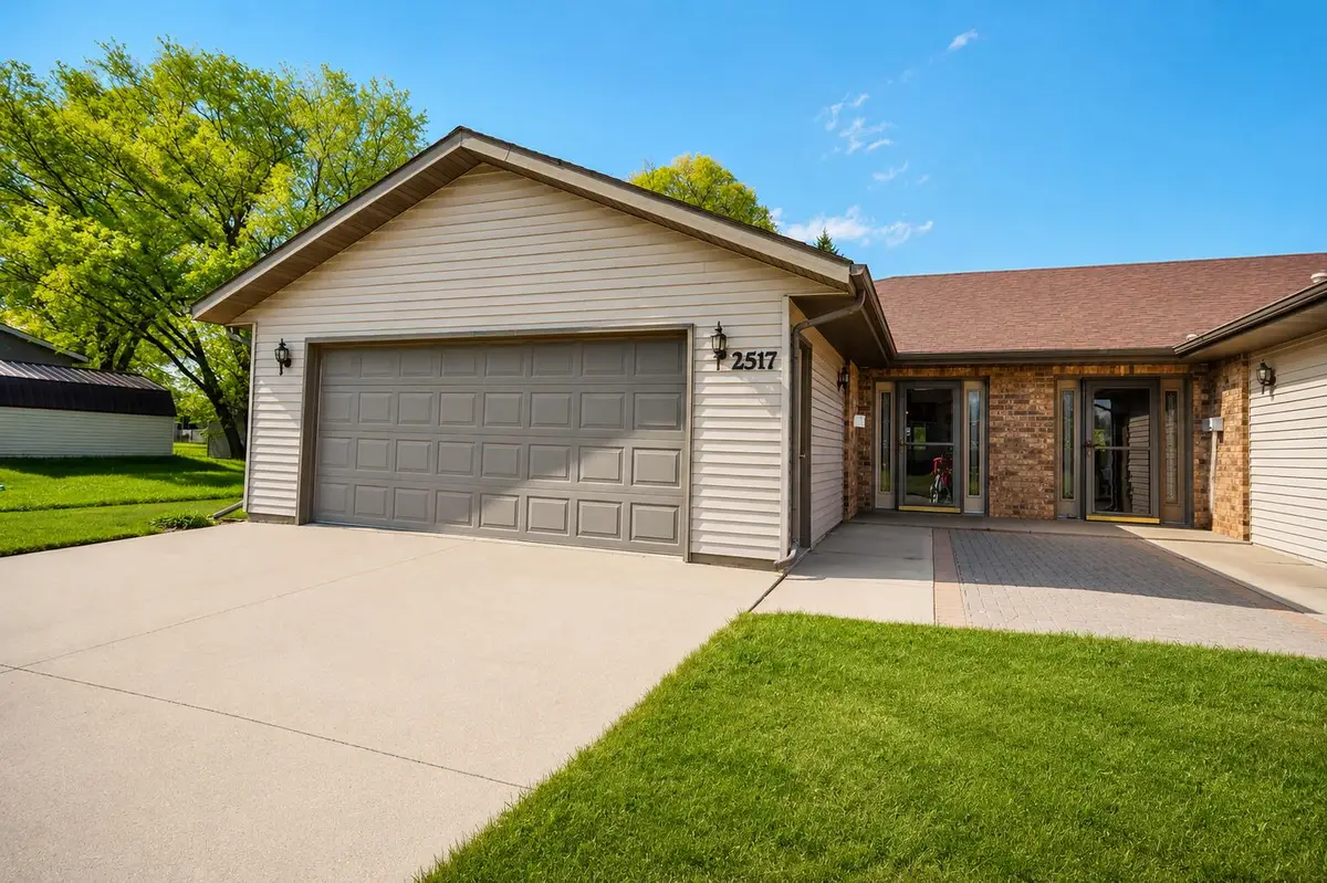 2517 SE 4th Avenue, Aberdeen, SD 57401 - #1