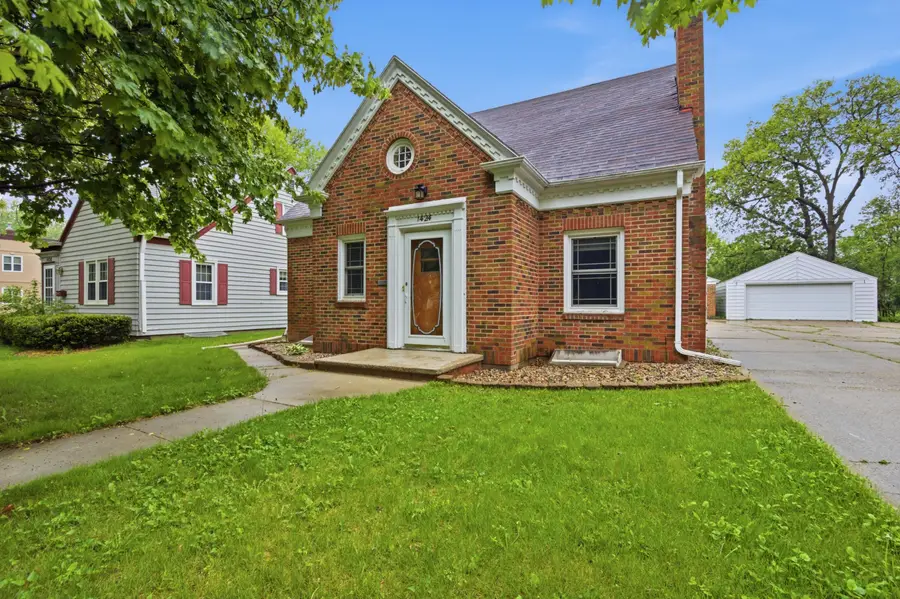 1424 S Main Street, Aberdeen, SD 57401 - #2