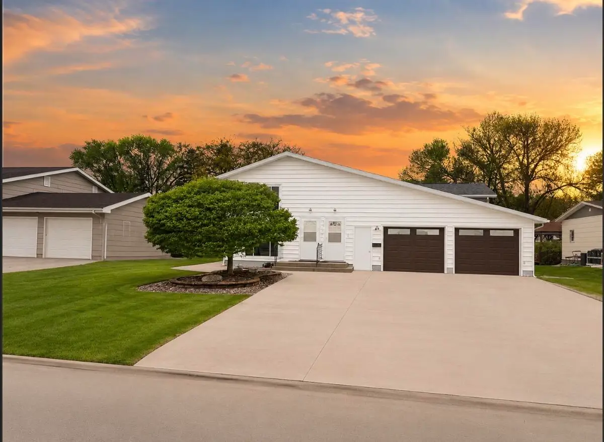 1512 1/2 S 5th Street, Aberdeen, SD 57401 - #1