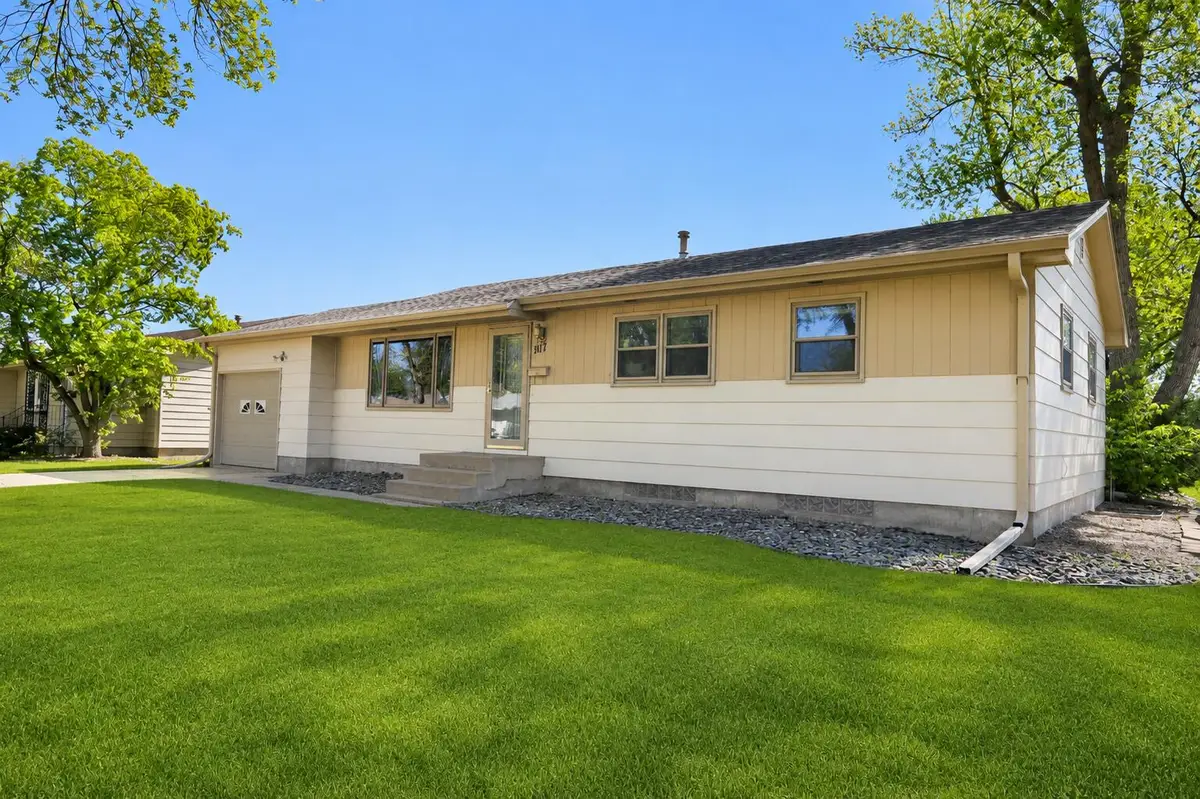 1417 S 6th Street, Aberdeen, SD 57401 - #1