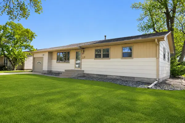 1417 S 6th Street, Aberdeen, SD 57401