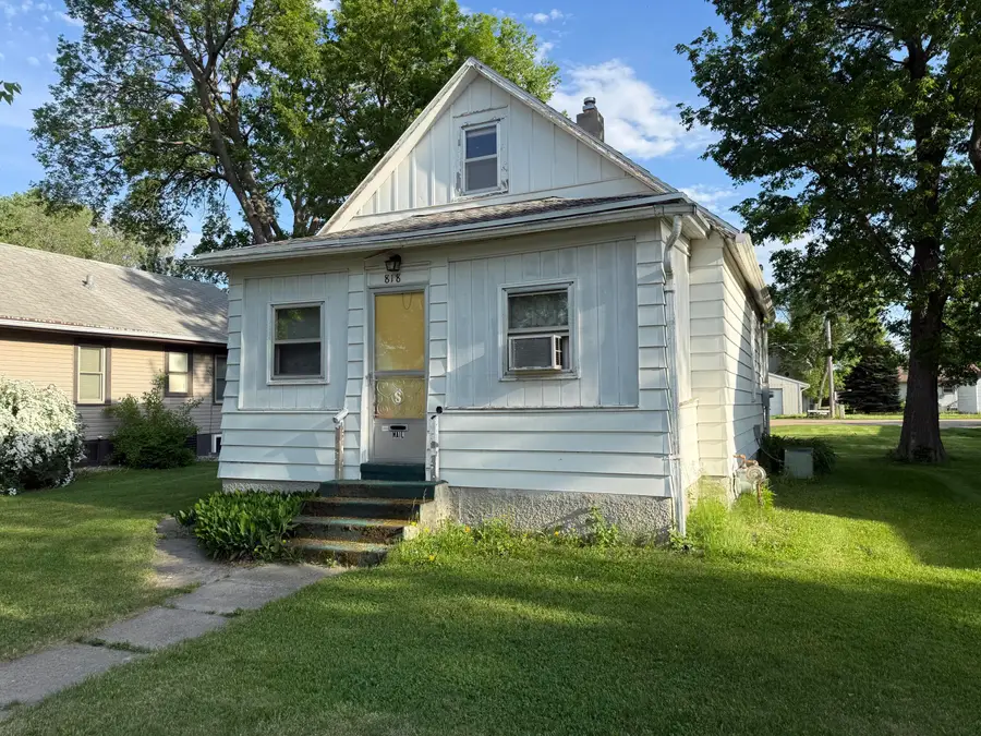 818 NE 3rd Avenue, Aberdeen, SD 57401 - #2