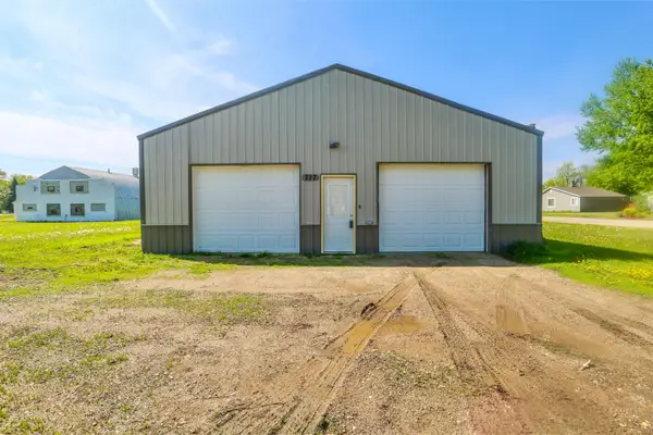 717 4th Avenue, Ipswich, SD 57451