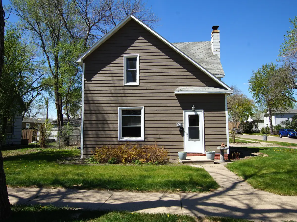 902 S 3rd Street, Aberdeen, SD 57401 - #1